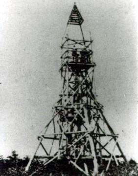 Der hlzerne Aussichtsturm auf dem Stegskopf