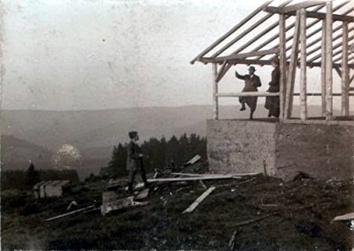 Der Rohbau der Siegfriedhtte auf dem Stegskopf